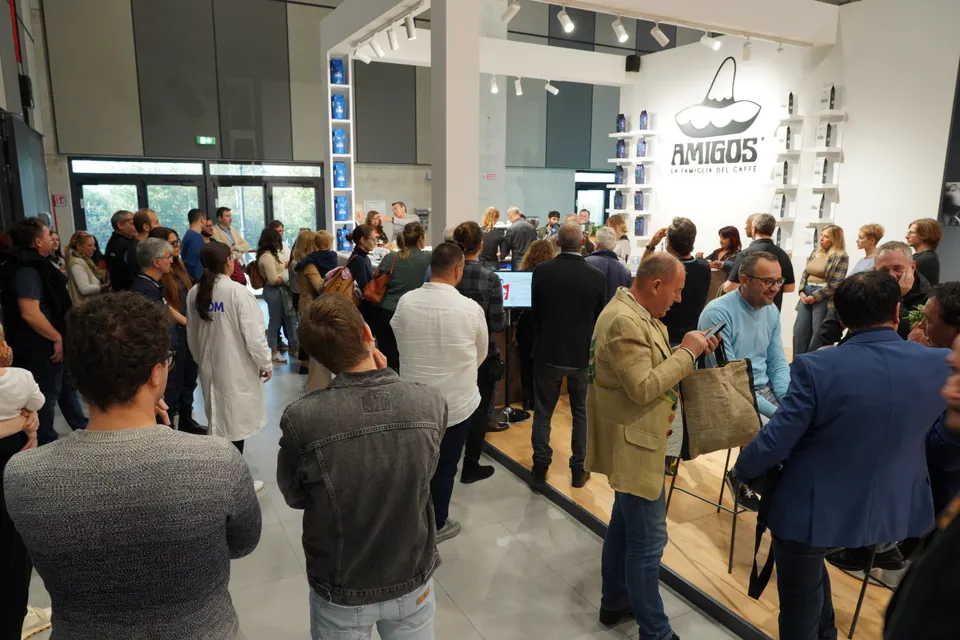 La folla fra gli stand