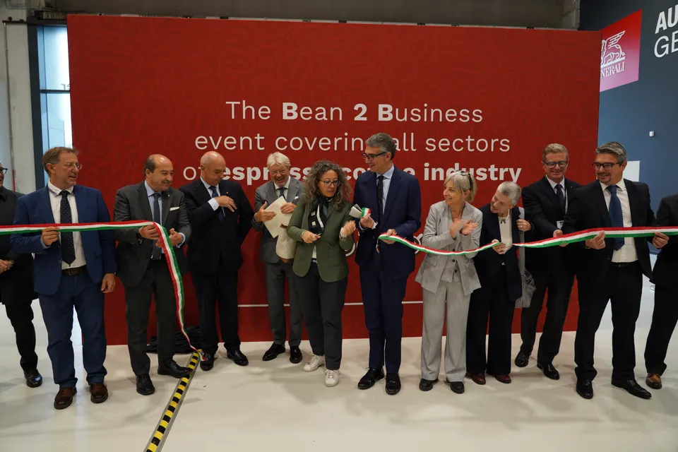 Il taglio del nastro all'inaugurazione dell'edizione 2024
