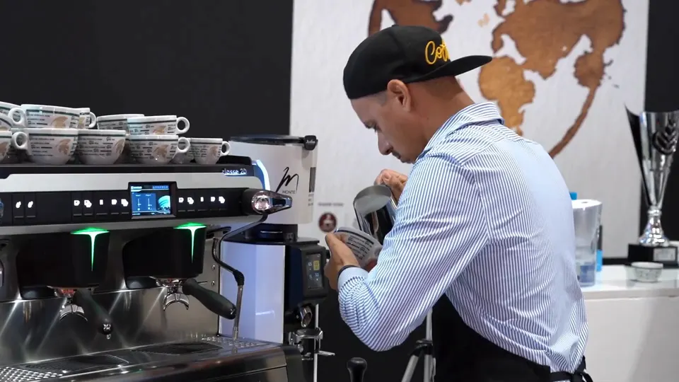 Footage from the fair: visitors, stands, espresso machines and baristas at work